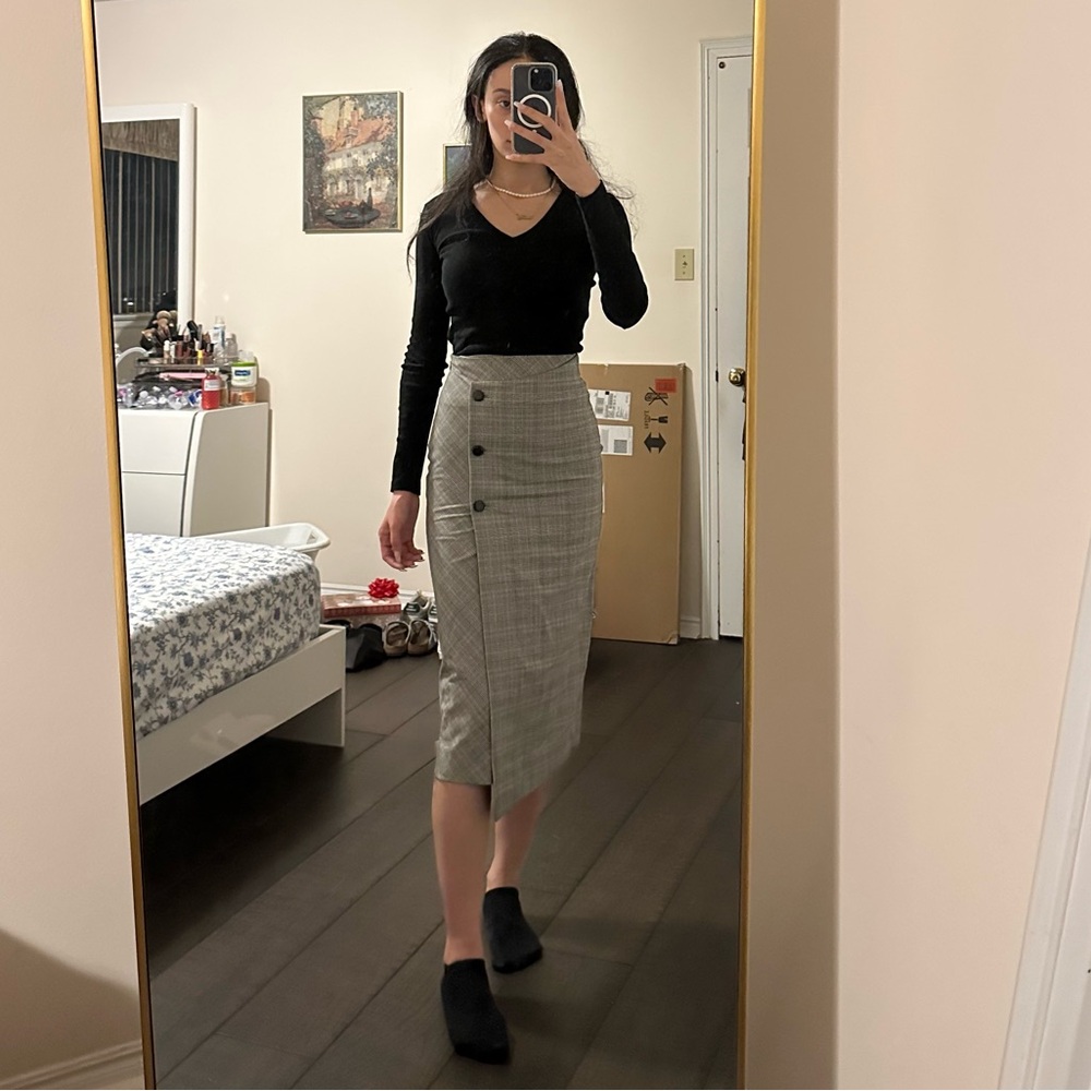 Aritzia Babaton Billy Midi Skirt in Grey Plaid